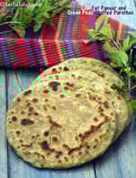 low fat paneer and green peas stuffed paratha recipe | healthy green peas and paneer paratha |