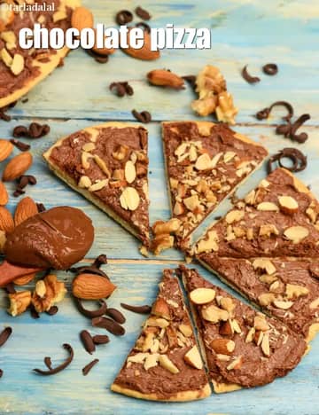 Chocolate Pizza Recipe (Indian Style Chocolate Pizza)