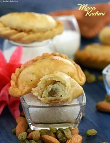 Mawa Kachori Recipe (Khoya Kachori)