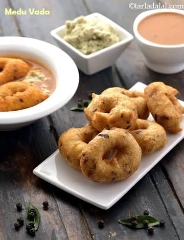Mumbai Roadside Medu Vada Recipe (Step By Step Medu Vada)