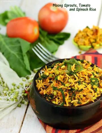 મગ સ્પ્રાઉટ્સ રેસીપી (ટામેટા અને પાલક ભાત)