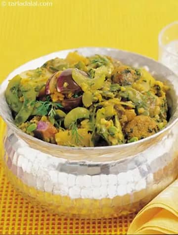 Pressure Cooker Oondhiya Recipe (Indian Recipes)