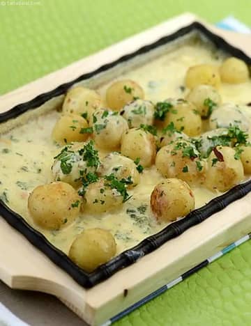 Sizzling Potatoes In Cheese Sauce Recipe