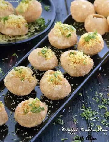 Stuffed Sukha Puri With Aloo Recipe