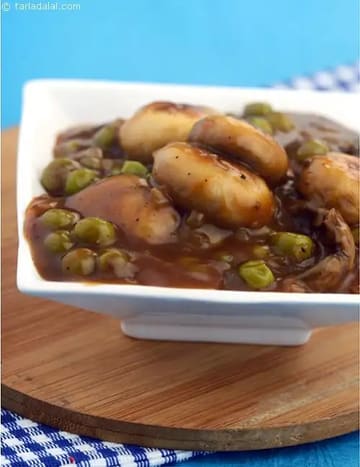 Mushroom And Peas In Barbeque Sauce Recipe (Tarla Dalal)