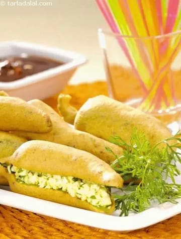 Bharwan Paneer Chilli Pakoda ( Paneer Snacks ) Recipe