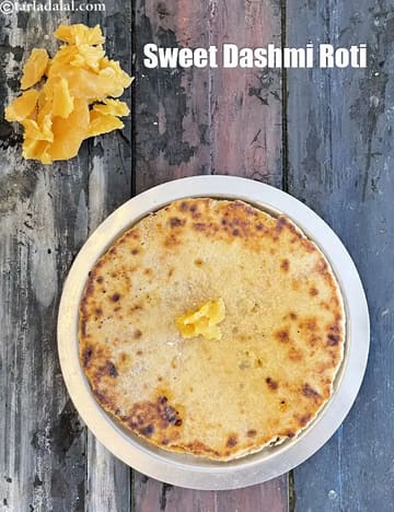 Dashmi Meethi Roti Recipe (Maharashtrian Jaggery Roti)