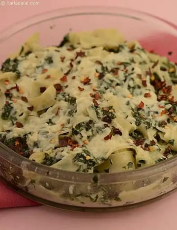 Baked Fettuccine With Spinach In Paneer Sauce Recipe