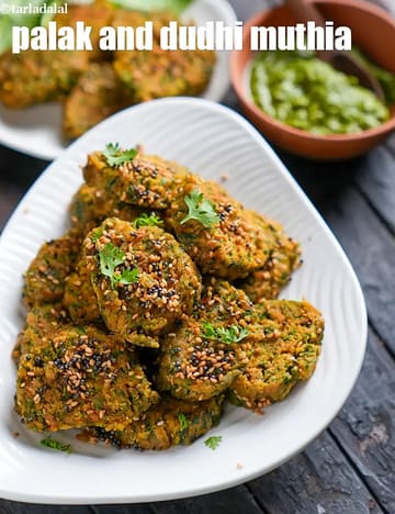 Palak And Dudhi Muthia Recipe (Doodhi Palak Nu Muthiya)