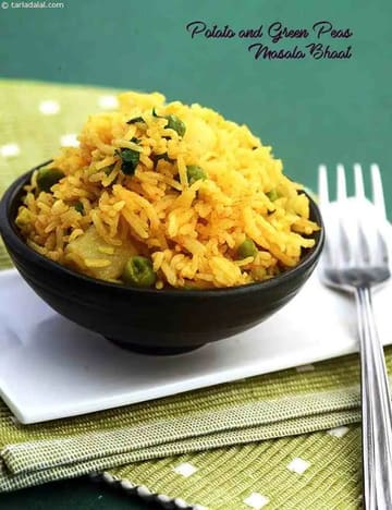 Potato And Green Peas Masala Bhaat Recipe