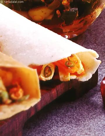 Stuffed Paneer And Carrot Rice Roti Rolls Recipe