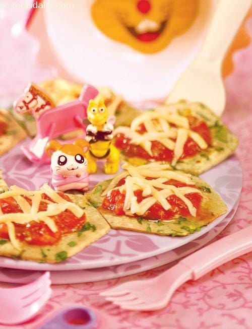 Cheesy Corn and Spinach Pizza | Tarla Dalal