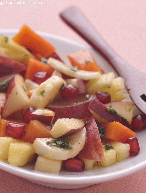 Fruit Chaat (100 Calorie Snacks) | Tarla Dalal