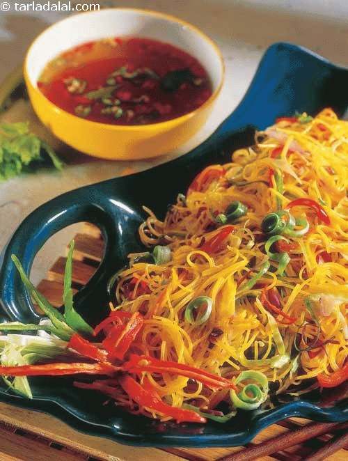 Singapore Rice Noodles (100 Calorie Snacks) | Tarla Dalal