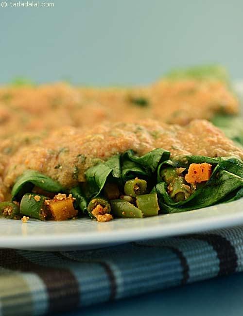 Stuffed Spinach Leaves in Tomato Gravy | Tarla Dalal