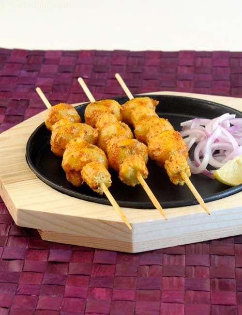 Tandoori Aloo Aur Baby Corn | Tarla Dalal