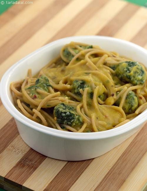 Whole Wheat Spaghetti with Spinach Dumplings in Pumpkin Sauce | Tarla Dalal