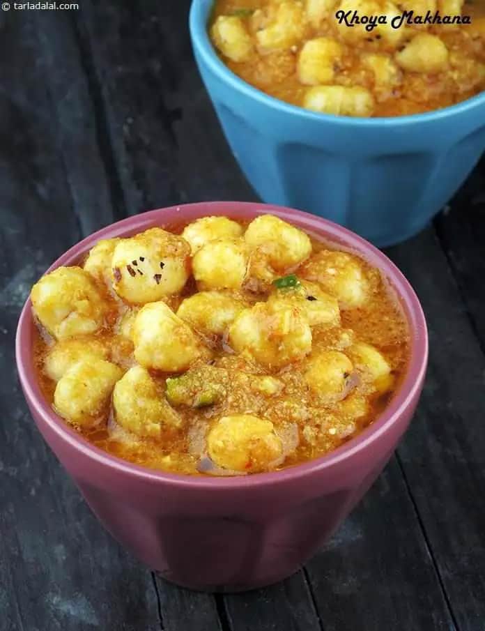 Khoya Makhana Recipe (Indian Vegetarian Recipes)