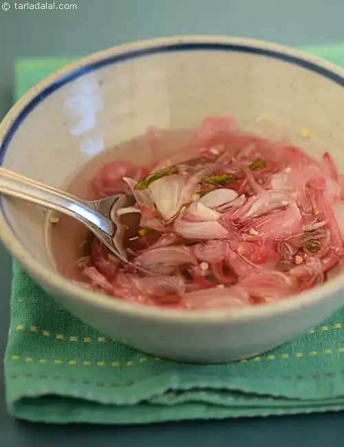 Sirkewala Pyaz Recipe (Oil Free Onion Pickle)