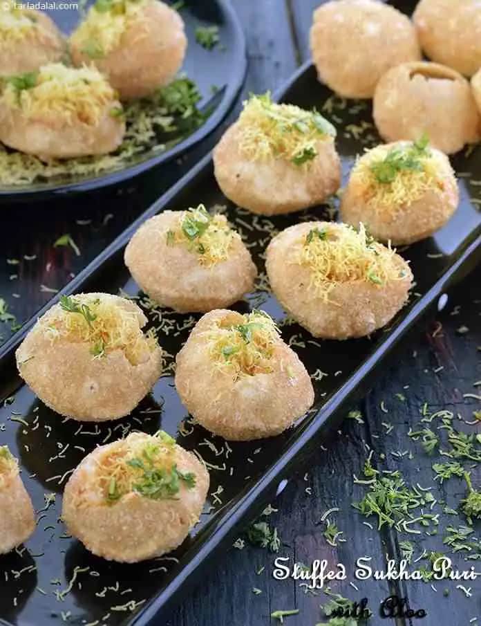 Stuffed Sukha Puri With Aloo Recipe