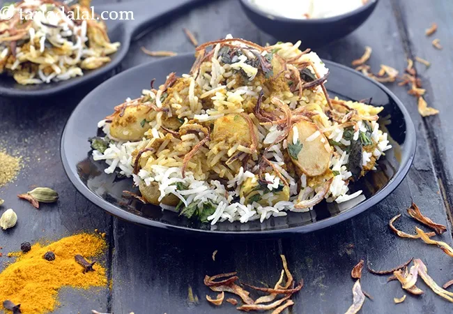 aloo biryani recipe | restaurant style veg aloo biryani | dum aloo biryani | potato biryani