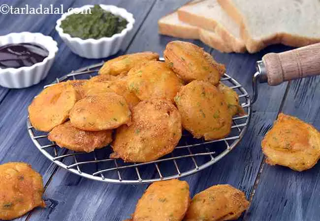 आलू पकोड़ा रेसिपी | पंजाबी स्टाइल आलू पकोड़ा| आलू के पकोड़े | मुंबई रोडसाइड आलू पकोड़ा - Aloo Pakora, Potato Bhajji, Potato Pakoda