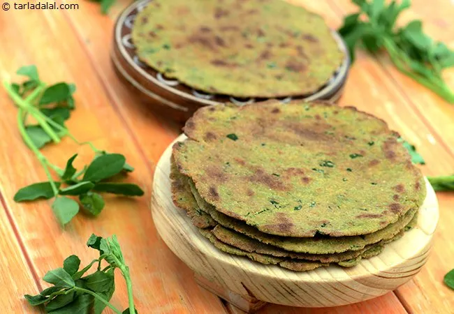 bajra methi khakhra | bajra methi khakhra handmade | bajra methi khakhra made with khakhra press |