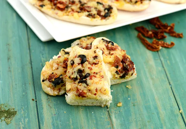  Baked Sun-dried Tomatoes and Cheese Rolls