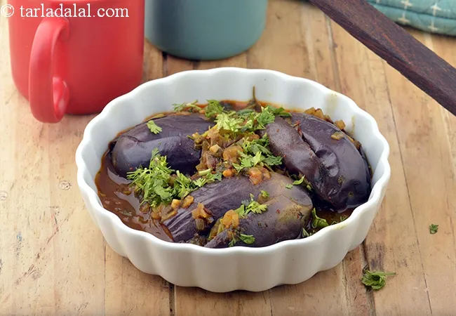 भरवां बैगन की रेसिपी | Bharwan Baingan, Healthy Bharwan Baingan, Stuffed Brinjal Recipe