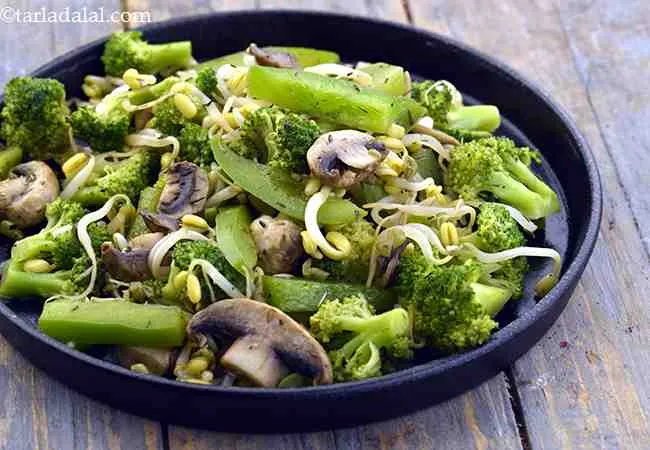 Broccoli, Mushrooms and Bean Sprouts Stir Fry