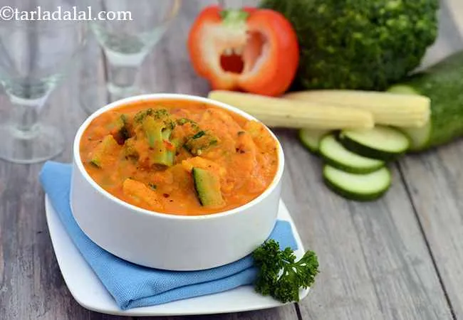 Broccoli and Zucchini in Red Capsicum Gravy