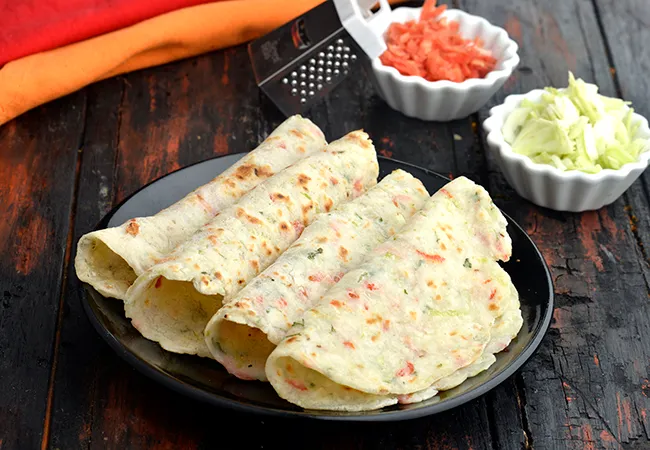 Cabbage and Carrot Rice Bhakri