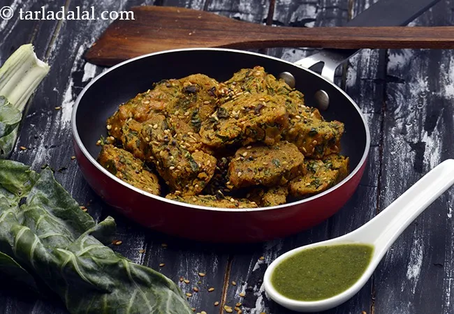  फूलगोभी के पत्ते और बेसन मुठिया - Cauliflower Greens and Besan Muthia 
