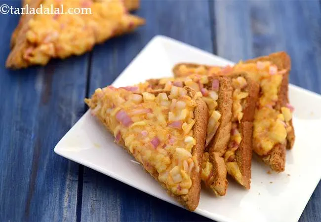  चीज़ी अनियन एण्ड चिली टोस्ट - Cheesy Onion and Chilli Toast 
