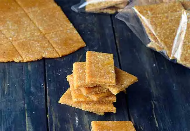  Coconut Chikki, Kopra Chikki Made in Jaggery