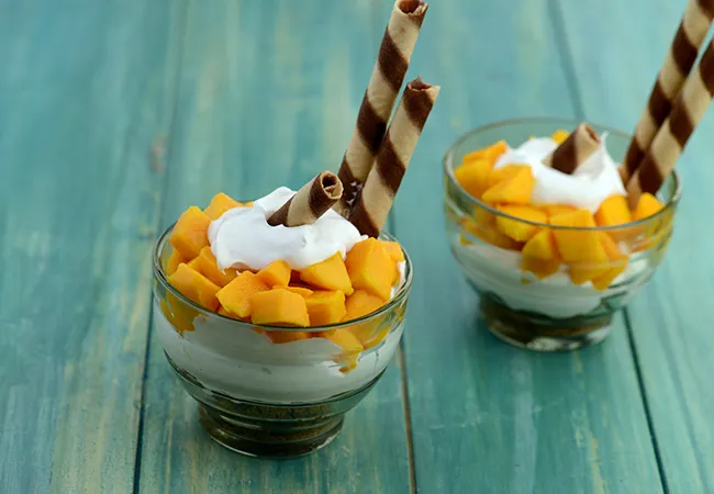  Cookie Cream and Mango Sundae
