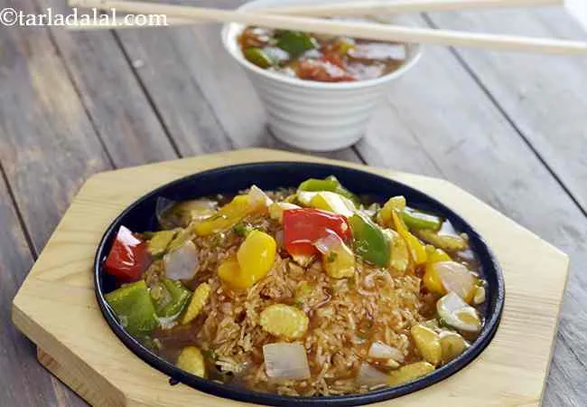 Crackling Rice Topped with Manchurian Gravy
