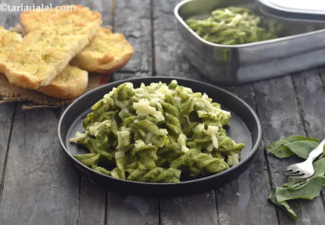  क्रिमी पेस्तो पास्ता रेसिपी | टिफिन के लिए वेज पेस्तो पास्ता - Veg Creamy Pesto Pasta, Indian Style