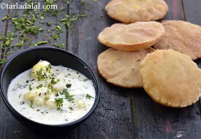 Dahiwale Aloo Ki Subzi with Rajgira Puris