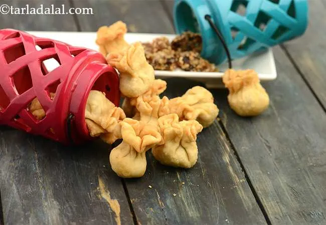 Date and Sesame Wontons