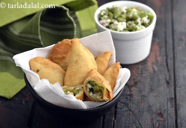 Ghughra with Fansi and Paneer Stuffing