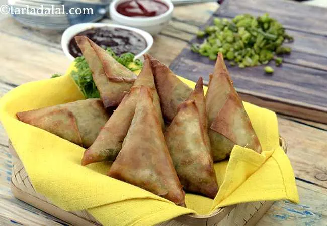 हरियाली समोसा - Hariyali Samosa, Vatana Samosa, Green Peas Samosa