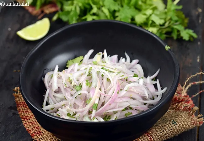 Indian onion salad recipe | raw onion salad | healthy onion salad with lemon juice and green chillies | heart friendly onion salad prevent clots in the arteries |