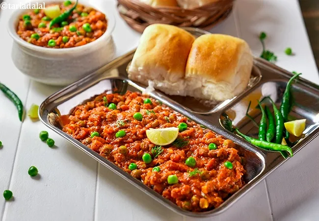 Jain pav bhaji recipe | Jain pav bhaji using raw bananas | no onion, garlic, potatoes pav bhaji |