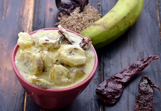 Kai Kutan, Raw Banana Coconut Curry