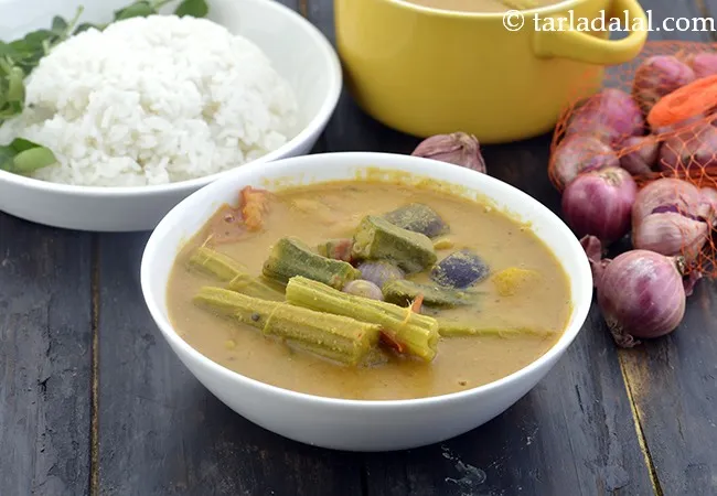 Kerala sambar recipe | Kerala style sambhar with coconut | Varutharacha sambar Kerala style | Indian sambar with coconut for dosa