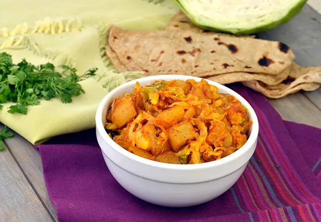  पत्ता गोभी और आलू की सब्जी रेसिपी | आलू पत्तागोभी की सब्जी | कोबी बटाटा नु शाक | - Kobi Batata Nu Shaak 