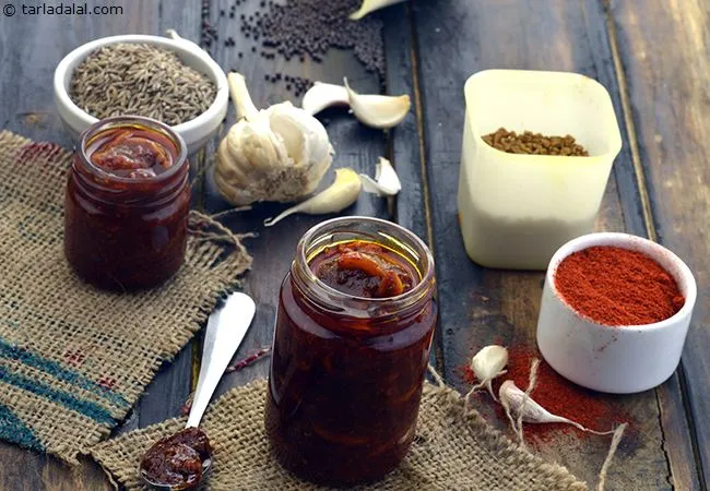लहसुन का अचार रेसिपी | पंजाबी लहसुन का आचार -  Punjabi Lehsun Achar Recipe 