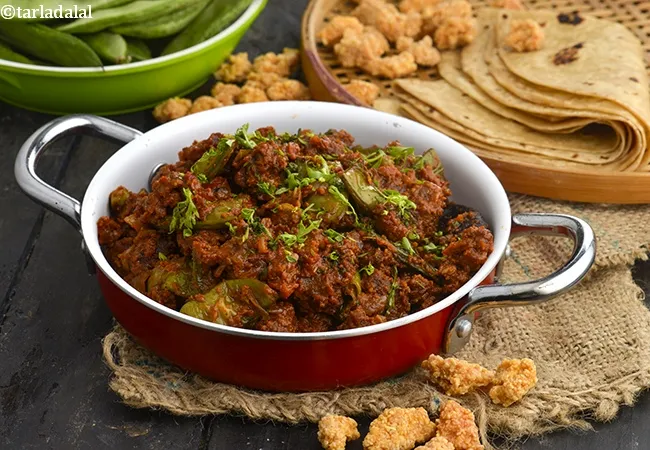 Maharashtrian papdi and moong dal vadi sabzi recipe | Indian moong dal vadi masala | papdi vadi vegetable Maharashtrian style |