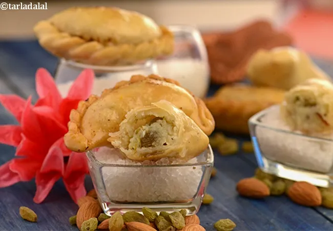 Mawa Kachori, Khoya Kachori, Mawa Sweet Samosa